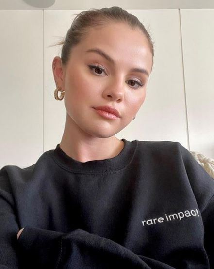 Less is More – Selena G