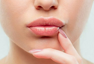 Hydrating Lip Care: Combatting Dry Lips in Autumn