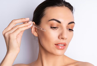 Mastering the Art: A 4-Step Guide to Apply Face Serum for Best Results